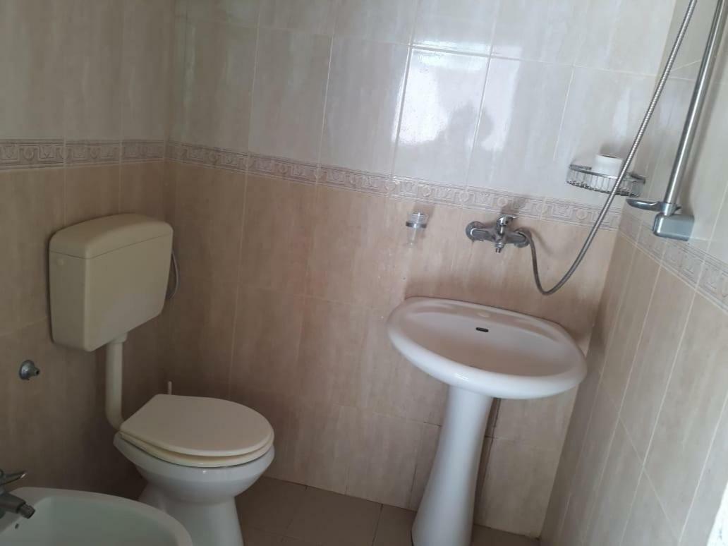 Kolonia E Artistave Apartment Velipoje Ngoại thất bức ảnh